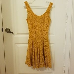 Yellow lace pleated dress